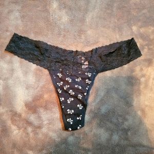 Victoria’s Secret Sexy Lace Vintage Thong Black with White Bows